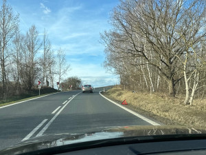 Dalším velmi nebezpečným místem je i podle Portálu nehod úsek na stejné silnici I/20, jen o několik kilometrů blíže k Plzni. Konkrétně jde místo nedaleko za obcí Chválenice, těsně nad křižovatkou s odbočkou na Nezbavětice a Nezvěstice.