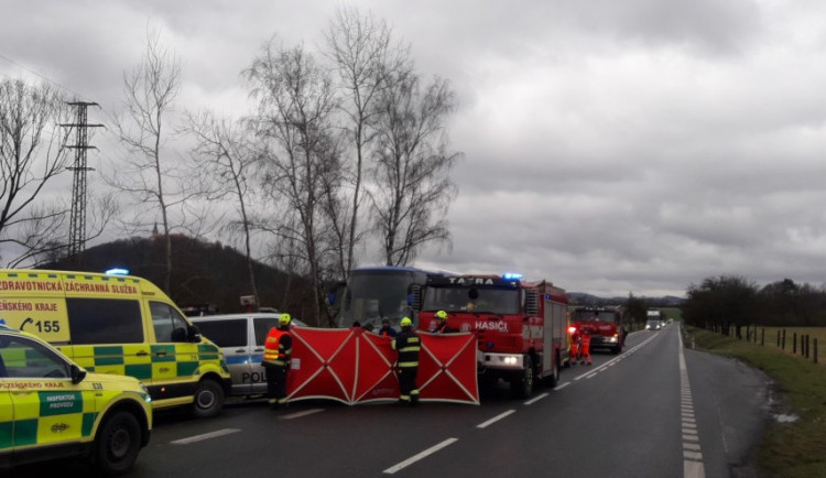Na nebezpečném úseku silnice I/20 poblíž Nepomuku u odbočky na obec Klášter se stala v únoru smrtelná nehoda