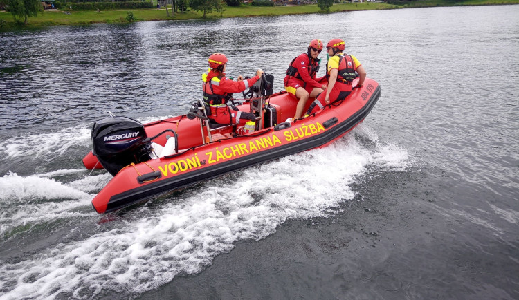 Vodní záchranáři u přehrady v Jablonci budou mít základnu v buňkách