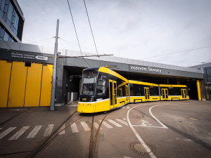 Skončila rekonstrukce tramvajové vozovny na Slovanech za 1,8 miliardy. Objekt má i obří zelenou střechu