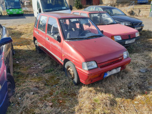Autovraky postupně mizí z ulic Tachova, městu pomáhají hlášení občanů skrze aplikaci