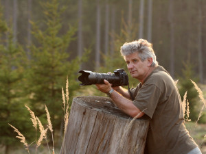 Tetřevy lze na Šumavě fotografovat jen v režimu "přísně tajné" říká známý fotograf přírody Jaroslav Vogeltanz