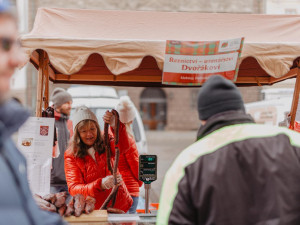 Oblíbené farmářské trhy se vrací na plzeňské náměstí, své zboží nabídne přes 50 prodejců