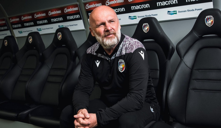 V anketě Fotbalista roku zabodoval trenér Bílek, radovali se i gólman Staněk a e-sportová hvězda T9Laky