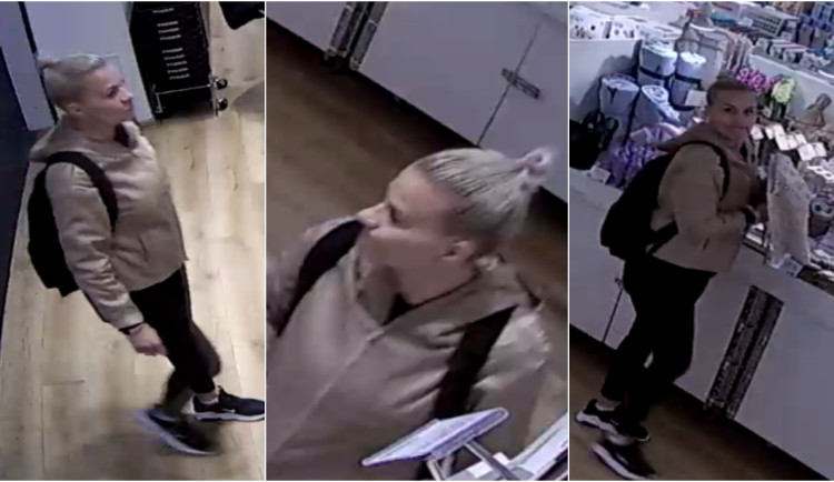 Kvůli krádeži peněženky si chtějí policisté popovídat se ženou, kterou zachytily bezpečnostní kamery