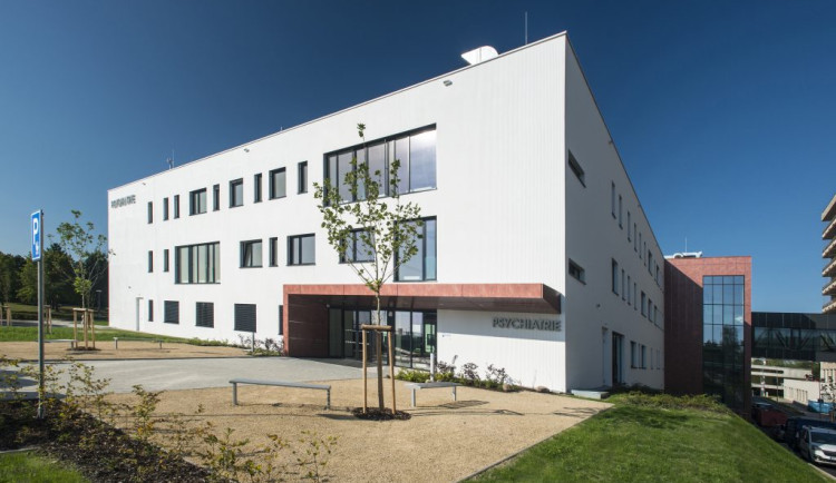 Nový pavilon psychiatrie ve FN Plzeň už rok slouží pacientům, jejich počty stále narůstají