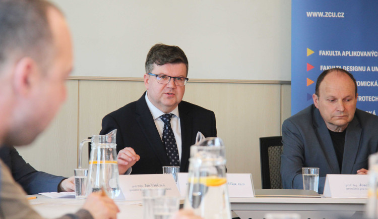 (zleva) rektor Miroslav Lávička_prorektor Josef Basl