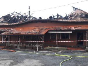 VIDEO: Hasiči bojovali s požárem v luxusním penzionu s vyhlášenou restaurací. Předběžná škoda je 35 milionů