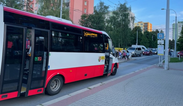 Autobusy začnou na dosud opomíjené Výsluní jezdit častěji. Se zkušebním provozem se začne již od 1. dubna