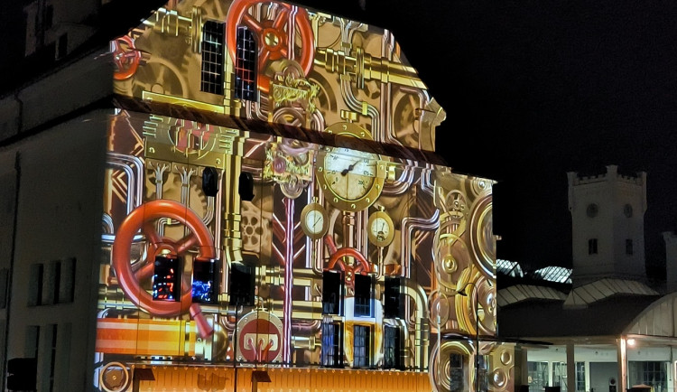 Začal festival světla, už v pátek obdivovaly úchvatné instalace tisíce lidí