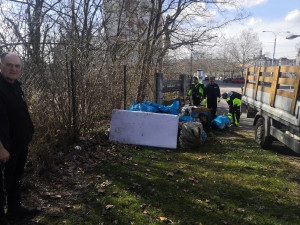 Uklízejí za jednu stravenku a pocit, že stále ještě patří do společnosti