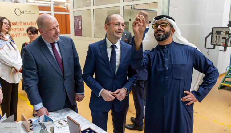 Jablonecká mincovna vyrazila investiční mince pro Spojené arabské emiráty