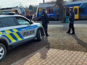 Policisté v rychlíku do Mnichova odhalili skupinu cizinců z Turecka, kteří pobývali neoprávněně na území ČR