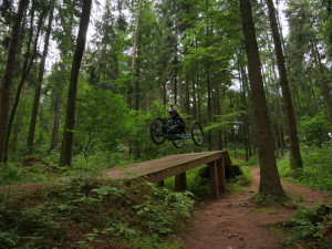 Po nehodě na kole skončil na vozíku, v adrenalinovém sportu ale pokračuje dál. Freerieder Michal Kosík rychlost prostě miluje