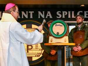 Do Vatikánu odjela z plzeňského pivovaru požehnaná várka velikonočního piva pro papeže. Jde o letitou tradici