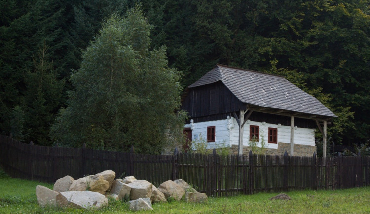 Skanzen Chanovice láká na novou expozici Tradiční lidová kultura regionů Klatovy-Cham