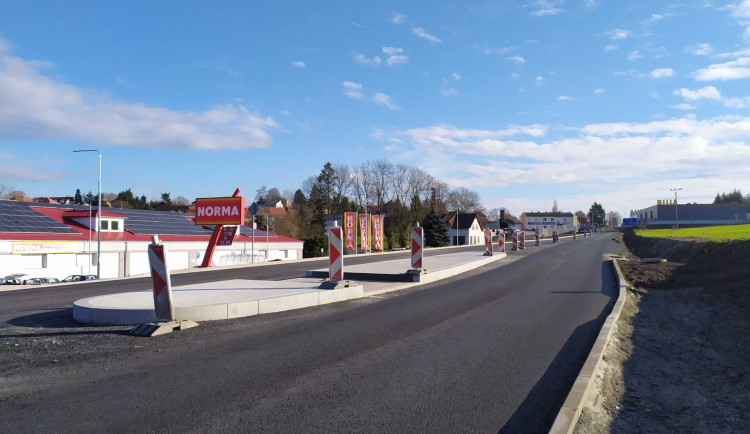 Řidiče na hlavním tahu I/20 v Nepomuku čekají od pondělí dopravní omezení