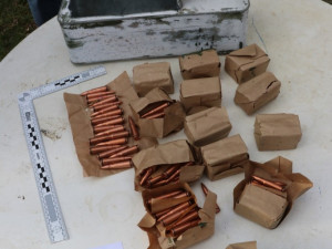 TOXI tým si spolu se zásahovkou došlápl na pěstitele marihuany, zabavili 1200 rostlin i samopal