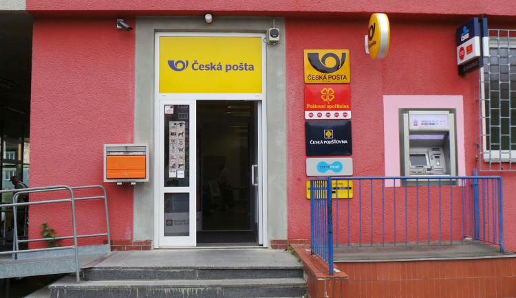 Obyvytelé Skvrňan zahrnuli radnici e-maily s prosbami o zachování pošty na sídlišti plném seniorů