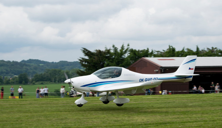 Divoká prasata, neukáznění psi i šoféři. Piloty na letištích ohrožuje kde co, žádají o ohleduplnost