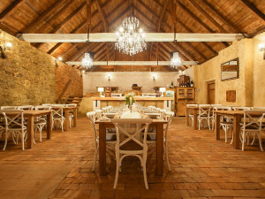 Restauraci ve stodole se podařilo hasičům zachránit