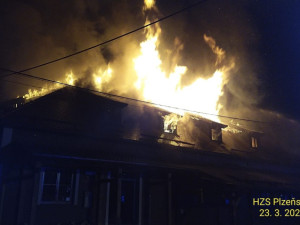 Ničivý požár zničil budovu restaurace a penzionu