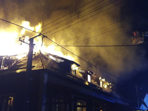 Ničivý požár zničil budovu restaurace a penzionu