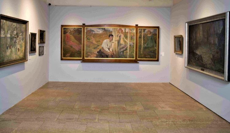 Galerie v Plzni prezentuje nejlepší výtvarná díla ze své slavné sbírky. Vystavuje Muchu, Kupku, Slavíčka, Brožíka, Váchala i další umělce