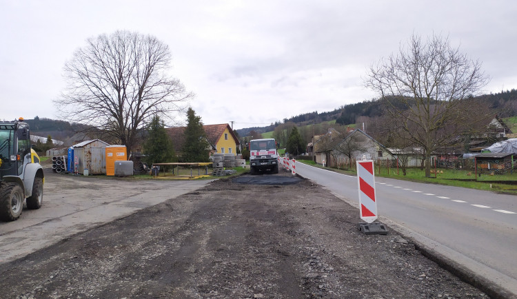 Řidiči jedoucí po hlavním tahu na Horažďovice musí počítat se zdržením, začíná tam oprava silnice I/22