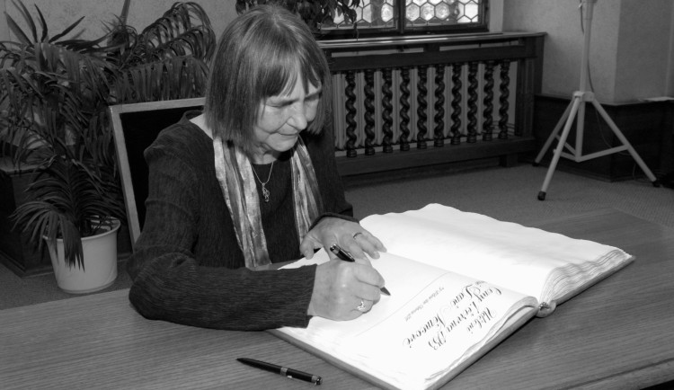 Dana Němcová v Plzni v roce 2011 převzala prestižní Cenu 1. června