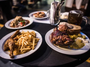 Oblíbený festival Treffpunt se vrací do Plzně již po deváté, nabídne bavorská piva, jídlo i hudbu