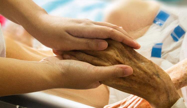 Paliativní péči nabízejí v Plzeňském kraji tři mobilní a jeden lůžkový hospic, zájem je velký