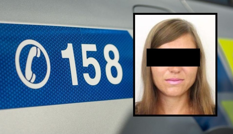 V růžovém županu a s kanylou zavedou do ruky odešla Michaela z nemocnice. Bez svých léků je v ohrožení života