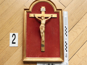 Celnici odhalili v Plzni dalšího obchodníka se slonovinou, cenné artefakty prodával přes internet