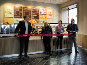 CrossCafe otevřelo novou pobočku přímo v centru u pomníku Díky, Ameriko!