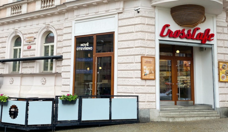 CrossCafe otevřelo novou pobočku přímo v centru u pomníku Díky, Ameriko!