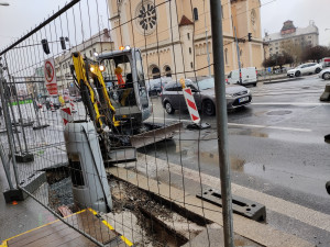 Co si myslí zastupitelé Plzně o tom, že si občané stěžují na na dlouhé kolony a špatný průjezd městem v souvislosti s množstvím oprav ulic?