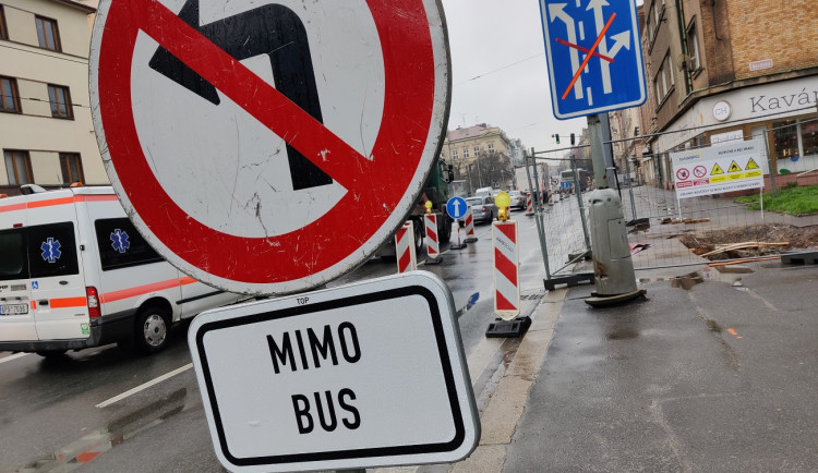 Co si myslí zastupitelé Plzně o tom, že si občané stěžují na na dlouhé kolony a špatný průjezd městem v souvislosti s množstvím oprav ulic?