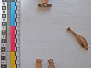 Figurka ze dřeva topolu