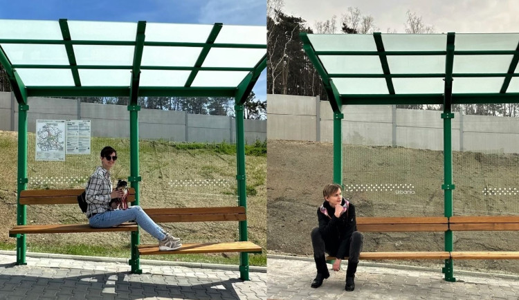 Lavička po úpravě a před úpravou. Zapózovala redaktorka Plzeňské Drbny Zuzana Duzbabová