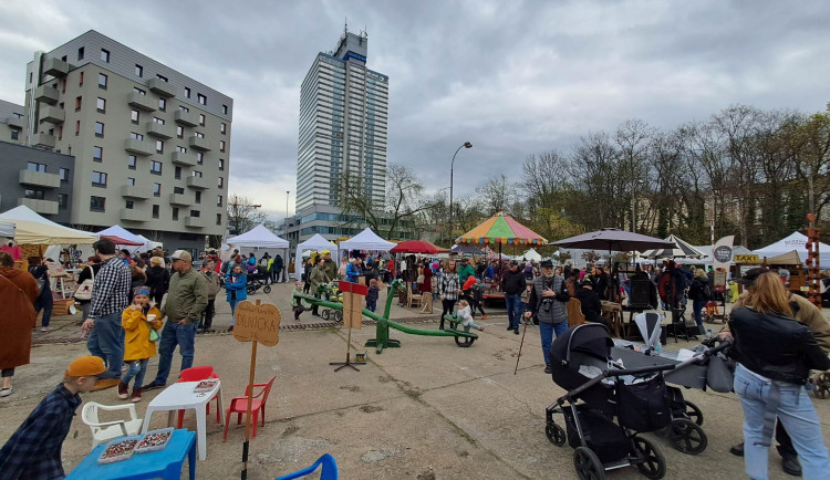 Budoucí náplavka ožila. Tatrhy rozproudily dolní centrum Liberce