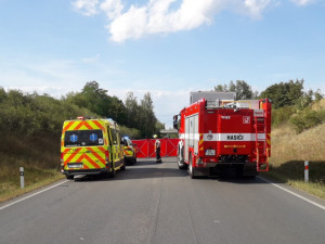 Pilot kluzáku, který se zřítil na projíždějící vůz a zahynul, nezvládl manévr v malé výšce