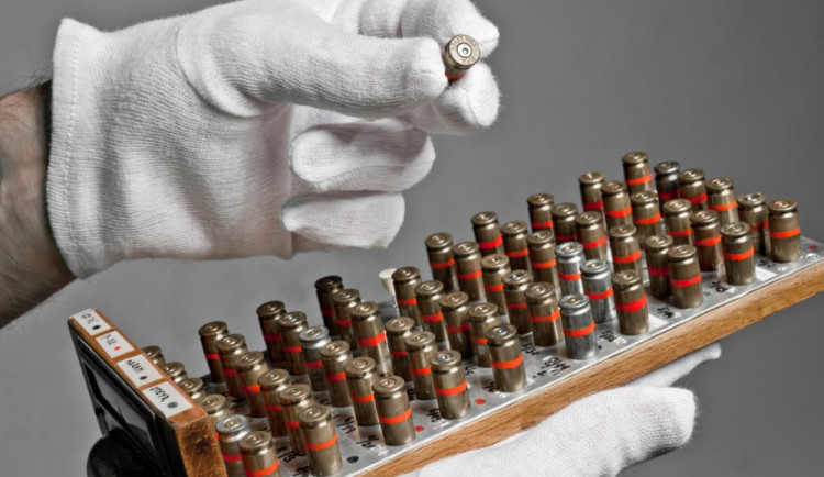 size4-16818905235587-241-kdyz-vedci-pracuji-ve-sluzbach-zakona-kriminalisticky-ustav-v-praze-slavi-65-let