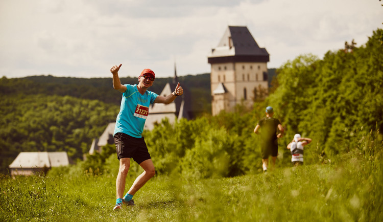 Okolí Karlštejna rozzáří běžci. Seriál Běhej lesy chystá druhou zastávku.