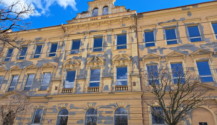 Historická budova základní školy se dočká rekonstrukce za 170 milionů, přestěhuje se tam úřad