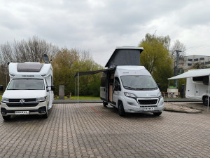 Veřejná karavanová stání vyrostla u přehrady