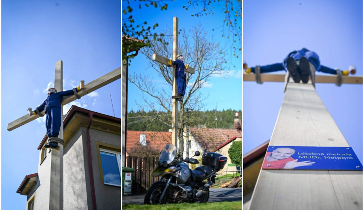 Tvůrci originálních májek opět nezklamali, tentokrát ukřižovali alkoholika