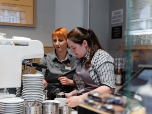 Od poloviny dubna si v Plzni můžete vybrat už z osmi kaváren CrossCafe