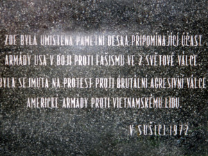 Normalizační deska s komickým textem