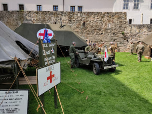 FOTO: Plzeň ožívá Slavnostmi svobody, historickou techniku obdivují davy lidí